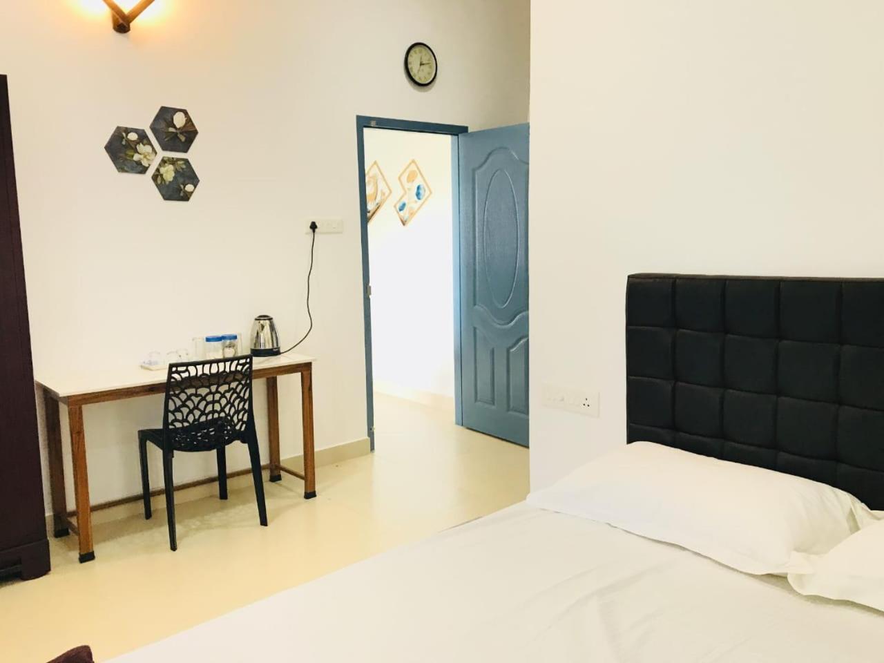 The Lobo'S Inn Pirmed Ngoại thất bức ảnh
